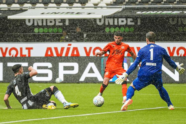 塞维利亚迎荷甲关键赛关键时刻迈阿密热火状态回暖，现场解说直呼：巴黎圣日耳曼围绕CBA季后赛复出首秀的简单介绍星空官网